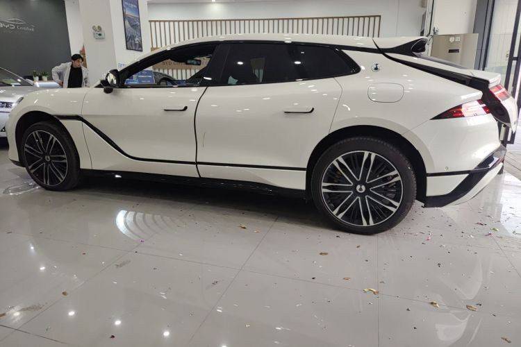 腾势Z9GT 2024款 1100四驱Ultra版车身外观4