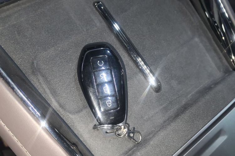 腾势Z9 2024款 1100km 四驱Ultra版中控内饰7001