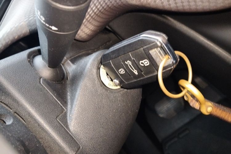 标致2008 2014款 1.6L 自动时尚版中控内饰11