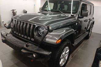 Jeep 牧马人 2019款 2.0T Sahara 四门版 国VI