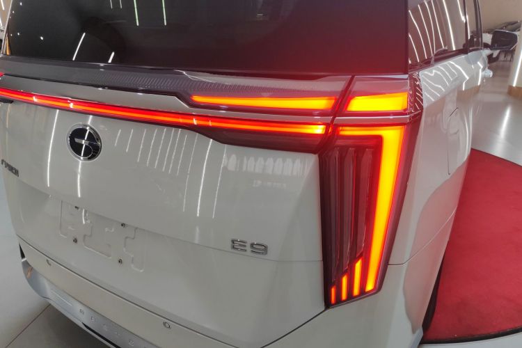 广汽传祺 传祺E9 2023款 E9 MAX车身外观9