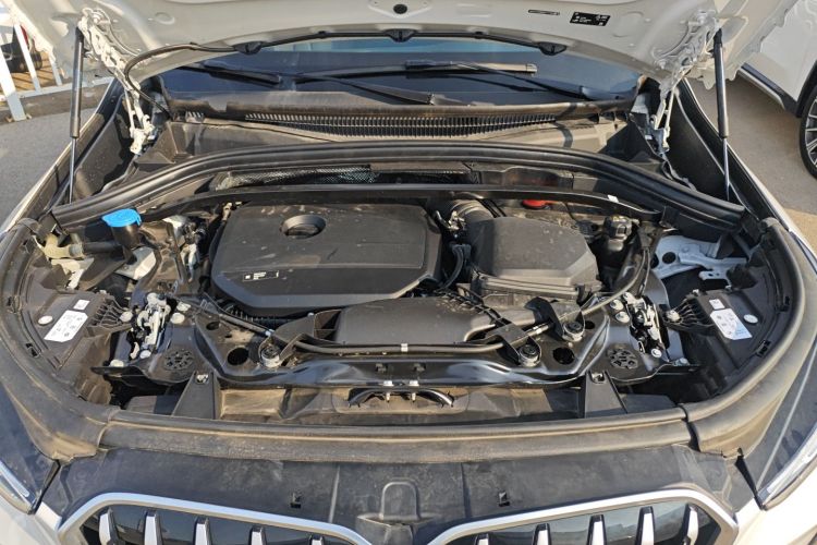 宝马X1 2023款 sDrive25Li X设计套装机舱底盘24