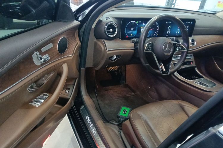 奔驰E级 2021款 改款 E 300 L 时尚型中控内饰20