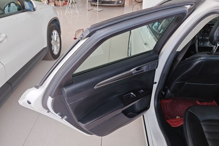 福特 蒙迪欧 2018款 EcoBoost 180 时尚型中控内饰7008