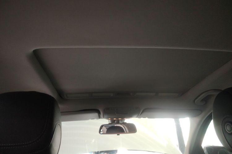 奔驰C级 2017款 改款 C 180 L 时尚型运动版中控内饰22