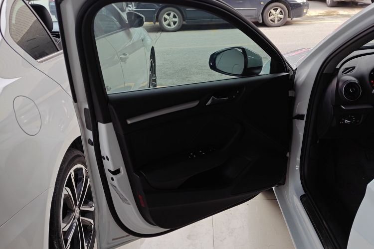 奥迪A3 2018款 30周年年型 Limousine 35 TFSI 进取型中控内饰7007