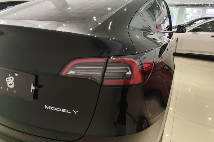 特斯拉 Model Y 2022款 改款 后轮驱动版车身外观9