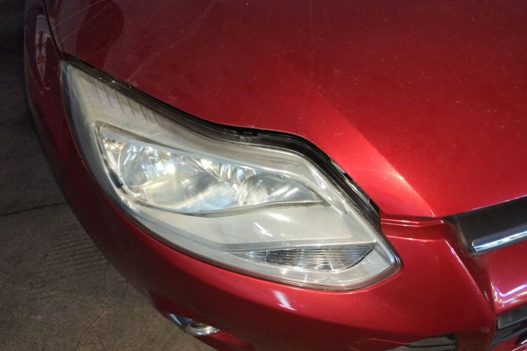 福特 福克斯 2012款 两厢 1.6L 自动风尚型车身外观8