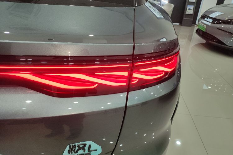 比亚迪 汉L 2025款 DM-p 四驱激光雷达旗舰型车身外观6006