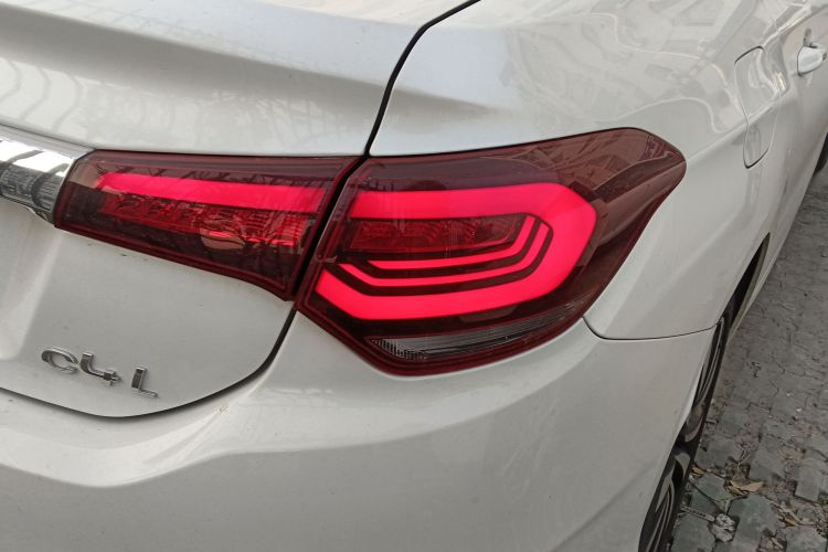 雪铁龙C4L 2016款 1.6T 自动精英型车身外观9