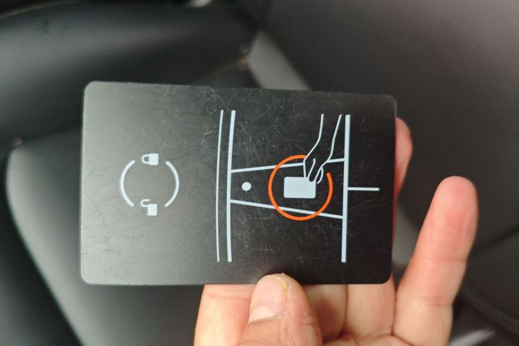 特斯拉 Model Y 2021款 标准续航后驱版中控内饰11