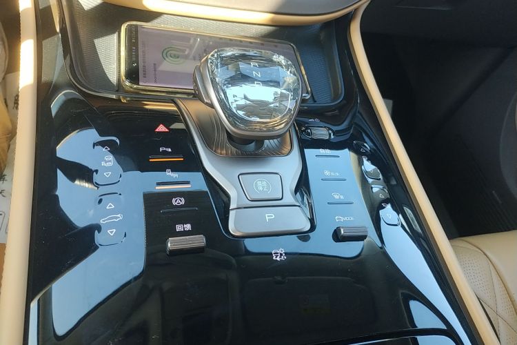 腾势D9 2022款 EV 600 四驱尊荣型中控内饰18