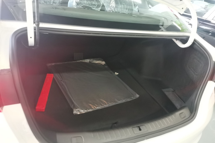 别克 威朗 2023款 Pro 乐享版机舱底盘23