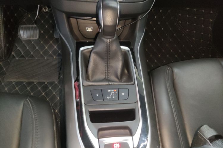 标致408 2016款 1.6T 自动豪华版中控内饰18