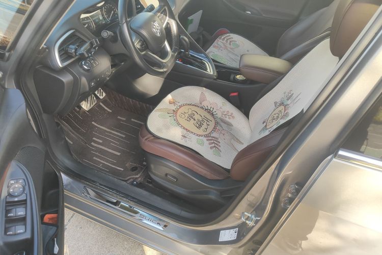 别克GL6 2019款 18T 6座互联尊贵型 国VI中控内饰19