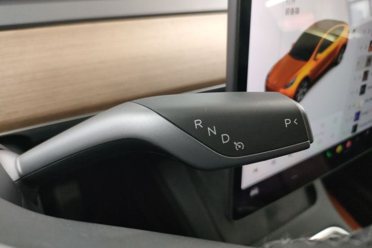 特斯拉 Model Y 2021款 长续航全轮驱动版中控内饰18