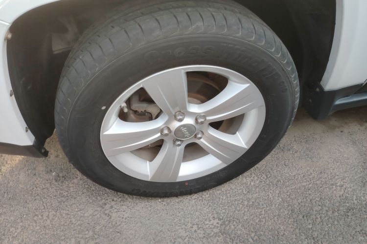 Jeep 指南者(进口) 2015款 2.0L 两驱运动版车身外观6007