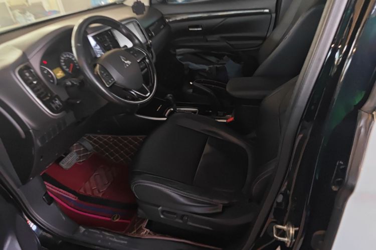 三菱 欧蓝德 2017款 2.0L 两驱荣耀版 5座局部细节19