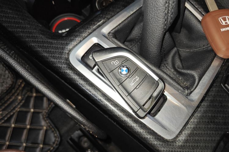 宝马1系 2019款 120i M运动套装中控内饰7001