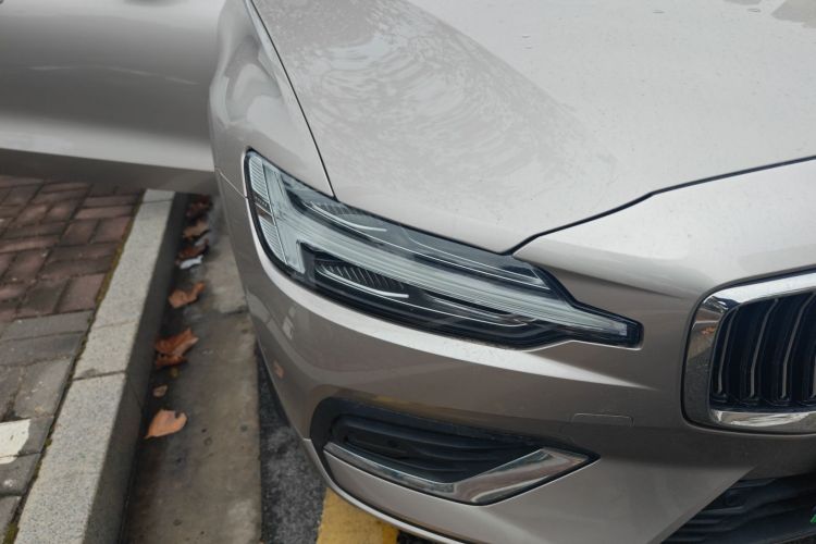 沃尔沃S60 2026款 B4 智逸豪华版车身外观8