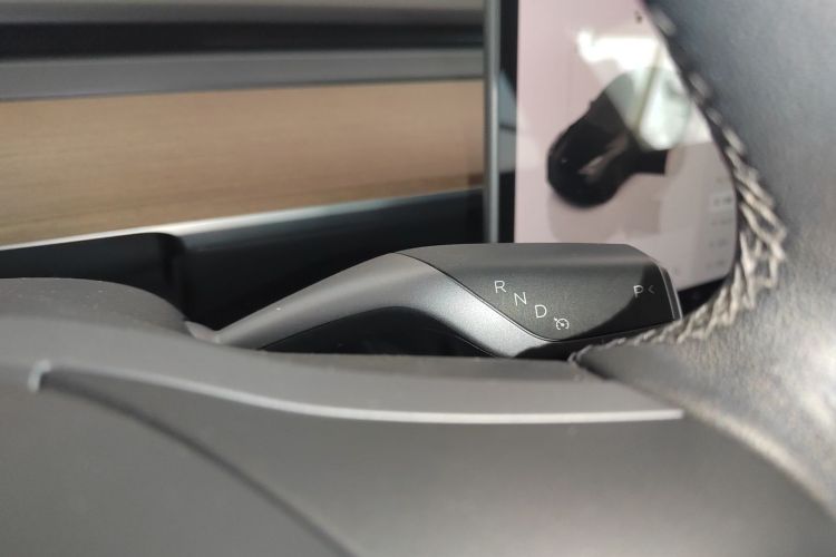 特斯拉 Model Y 2022款 后轮驱动版中控内饰18