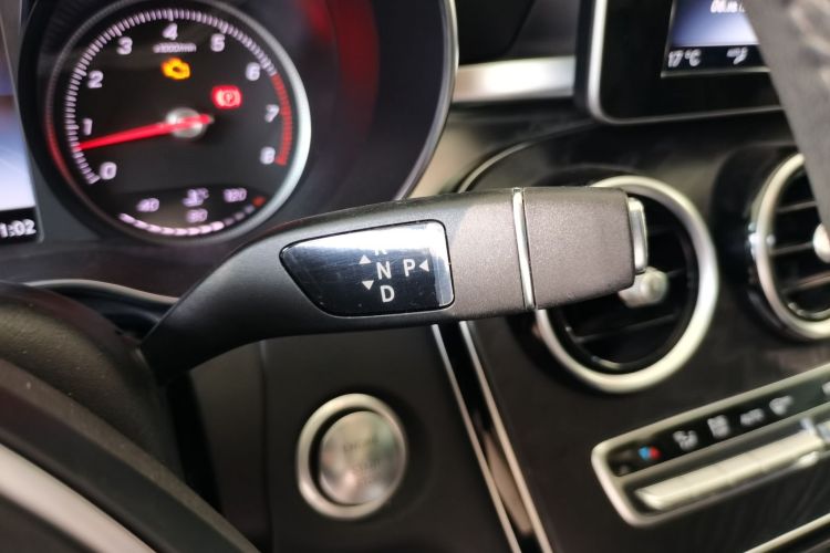 奔驰C级 2017款 改款 C 200 L 4MATIC 运动版中控内饰18