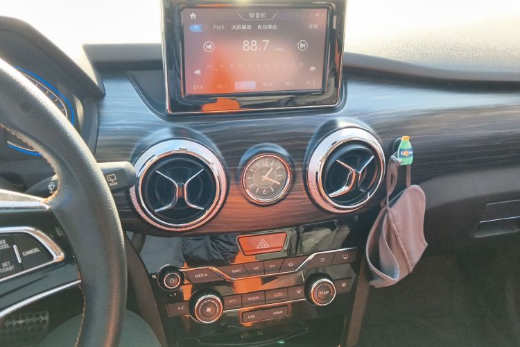 北汽新能源EX 2018款 EX360 新潮版中控内饰16