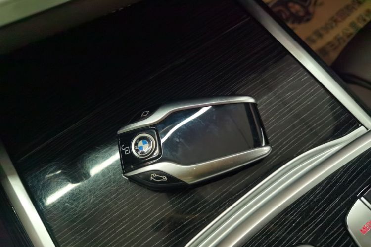 宝马7系 2018款 730Li 领先型 M运动套装中控内饰7001