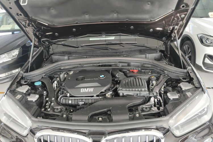 宝马X1 2016款 xDrive20Li 豪华型机舱底盘24
