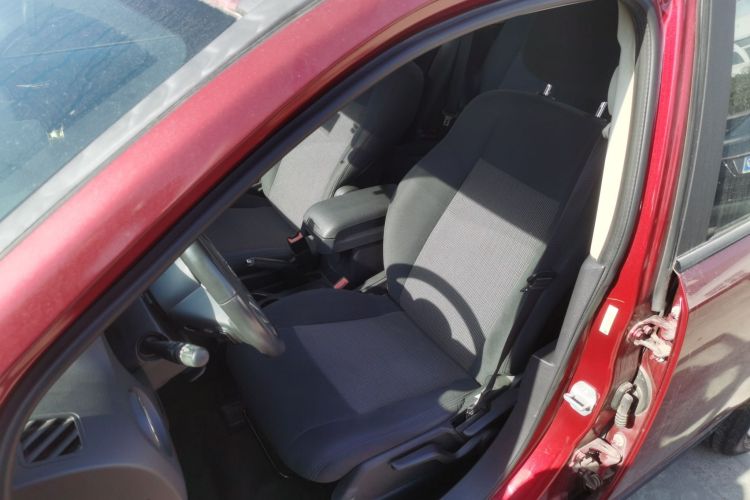 Jeep 指南者(进口) 2014款 改款 2.0L 两驱进取版局部细节19