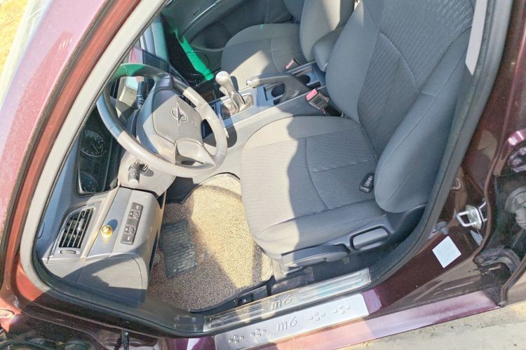 海马M6 2017款 1.6L 手动舒适型中控内饰19