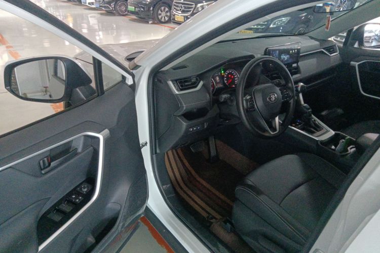 丰田 RAV4荣放 2024款 2.0L CVT两驱都市版中控内饰7003