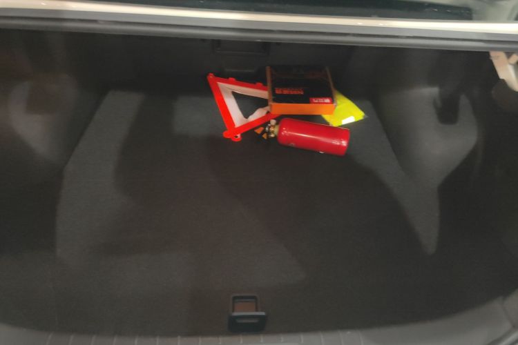 日产 天籁 2021款 2.0L XL 舒适版机舱底盘23