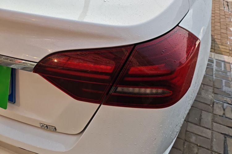 吉利汽车 帝豪 2021款 UP 1.5L CVT豪华型车身外观6006