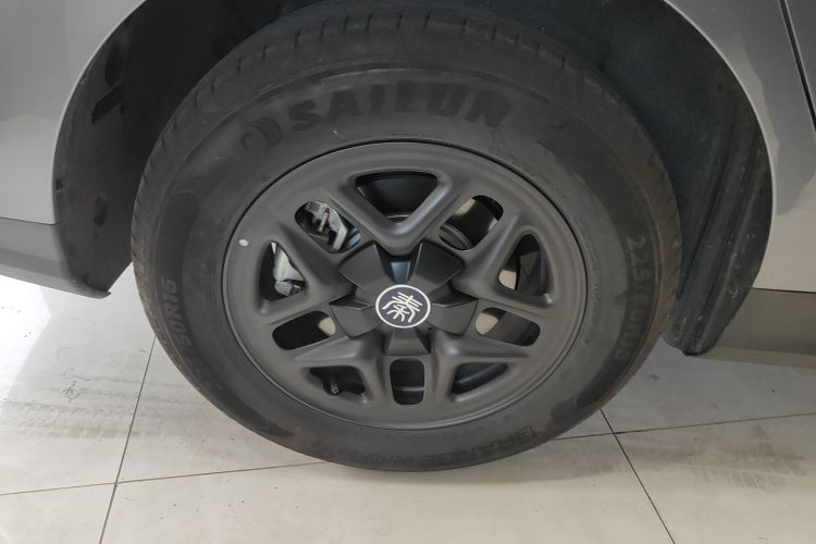 比亚迪 秦PLUS 2025款 DM-i 智驾版 55KM领先型车身外观6008