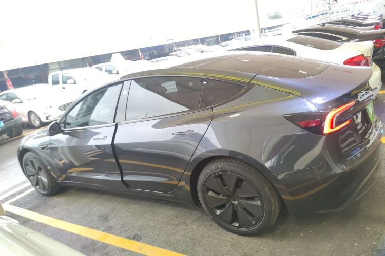特斯拉 Model 3 2025款 后轮驱动版车身外观4