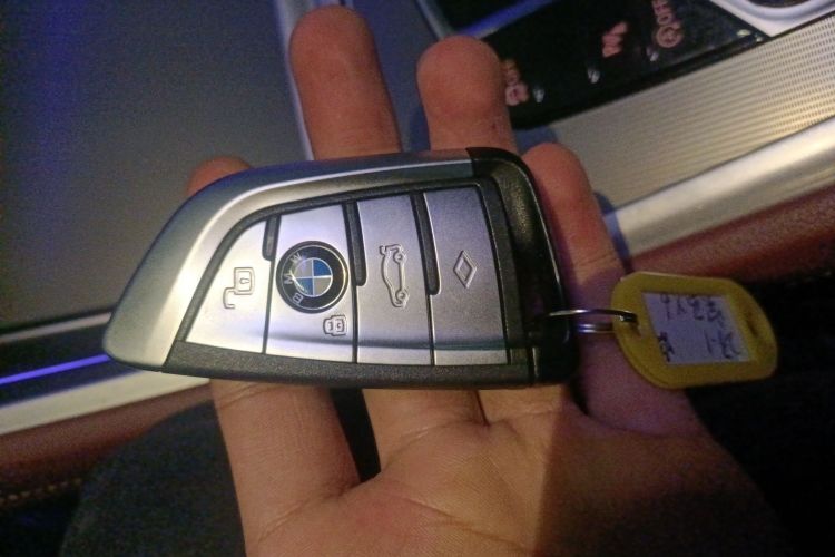 宝马X6 2022款 改款 xDrive30i M运动套装中控内饰11