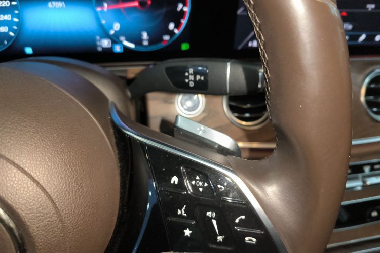 奔驰E级 2021款 改款 E 300 L 时尚型中控内饰18