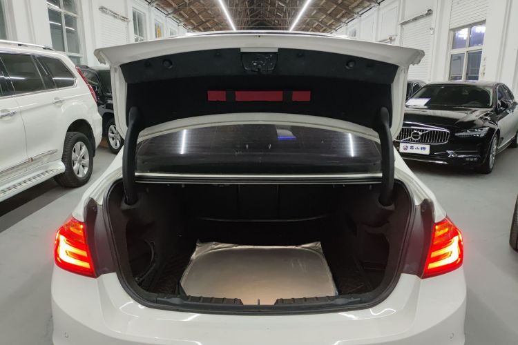 宝马3系 2014款 320Li 时尚型机舱底盘23