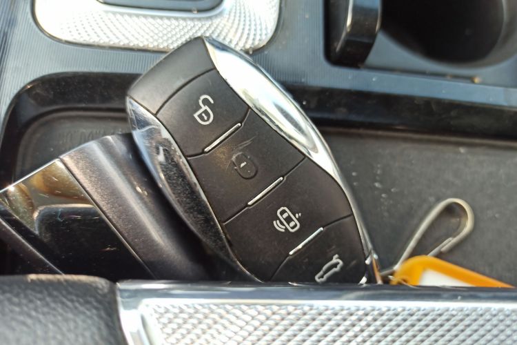 红旗H5 2023款 1.5T DCT智联旗韵版中控内饰11