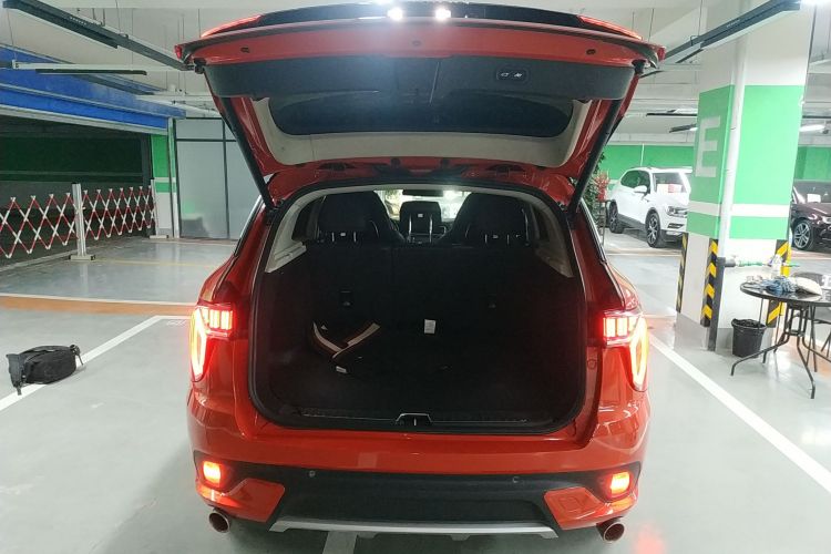 领克01 2017款 2.0T 四驱劲Pro版机舱底盘23