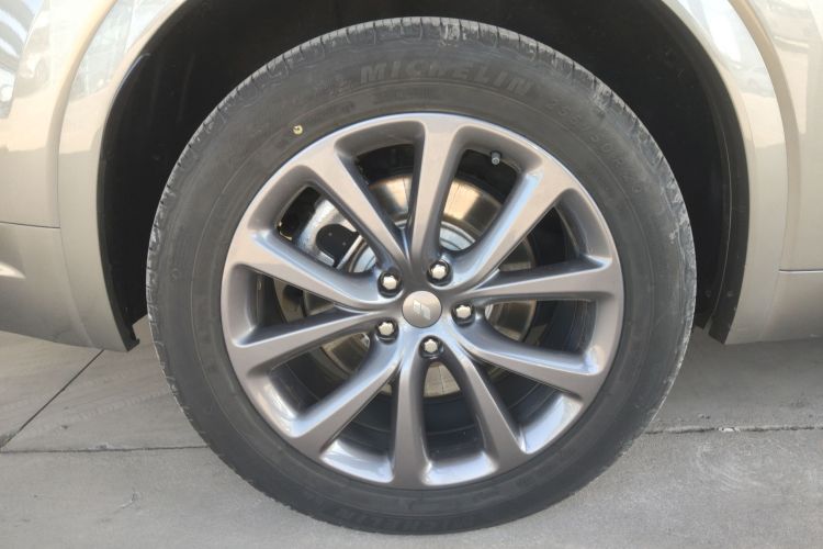 理想汽车 理想ONE 2020款 增程6座版车身外观6008