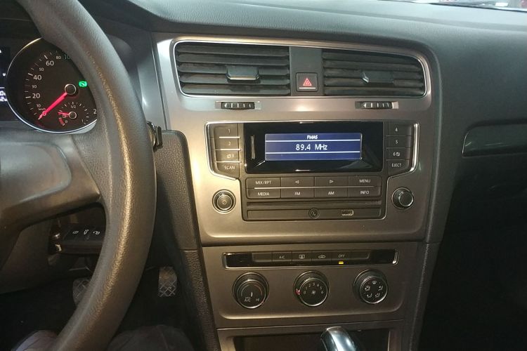 大众 高尔夫 2015款 1.6L 自动时尚型中控内饰16