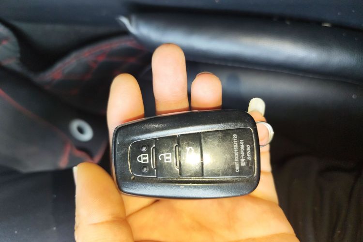 丰田 凯美瑞 2019款 2.5S 锋尚版 国VI中控内饰7001