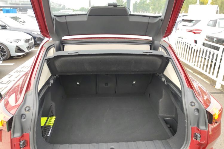 宝马X2(进口) 2024款 sDrive25i M运动套装机舱底盘23