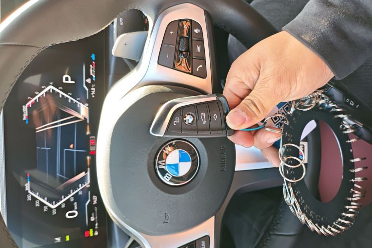 宝马3系 2024款 325i M运动曜夜套装中控内饰11