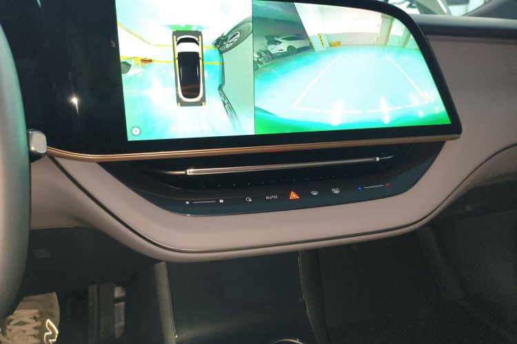 红旗EH7 2024款 690 Pro中控内饰16