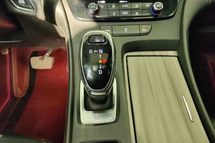 别克 君越 2019款 28T 豪华型中控内饰18