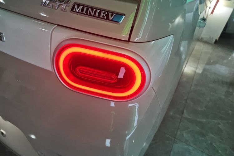 五菱汽车 宏光MINIEV 2024款 第三代 215km 青春版车身外观9