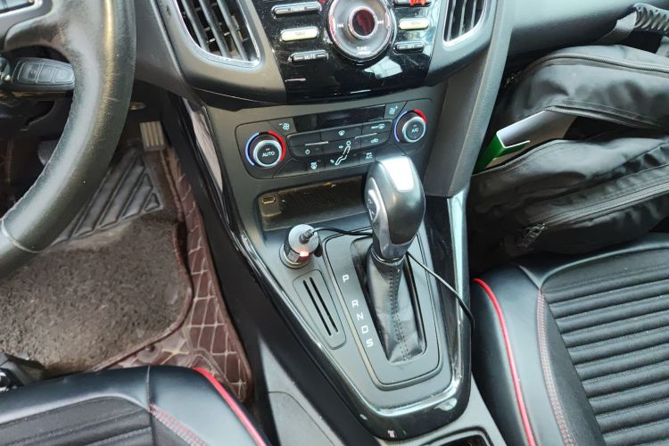 福特 福克斯 2017款 三厢 1.6L 自动风尚型智行版中控内饰18